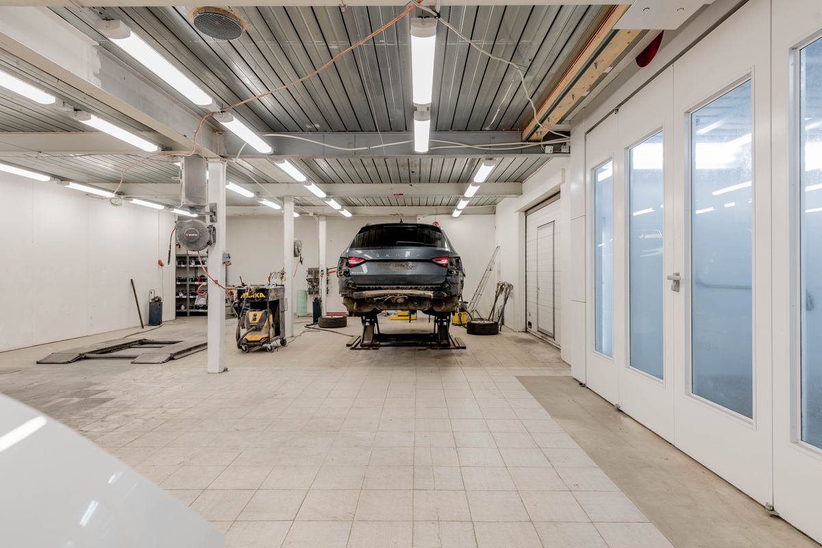 Auto parts workshop